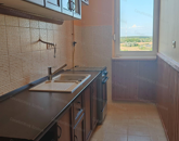 Szolnokon a Tallinn városrész Bimbó utcájában 1+félszobás lakás eladó!