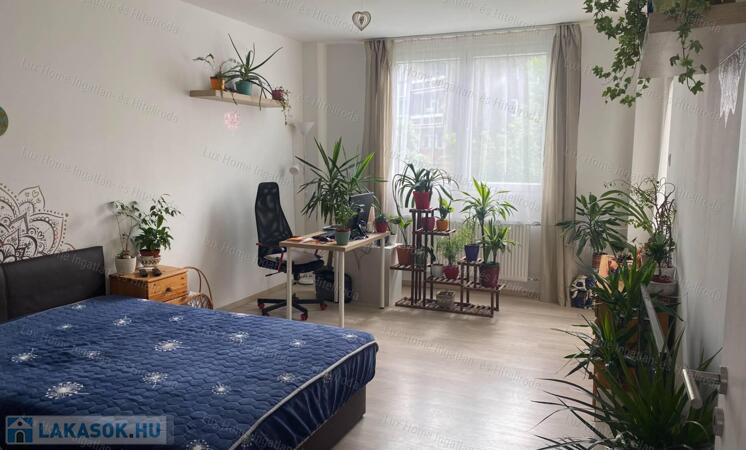 Tatabánya, Kertváros- Felújított, teraszos lakás eladó!                                 