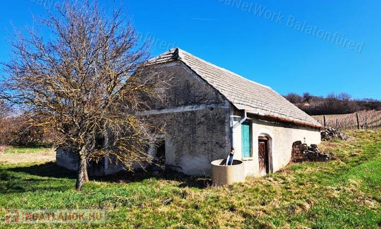 Kiváló környezetben -eladó GAZDASÁGI ÉPÜLET BALATONCSICSÓN