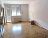 Komáromi, központi elhelyezkedésű, 2. emeleti 53 m-es lakás eladó!