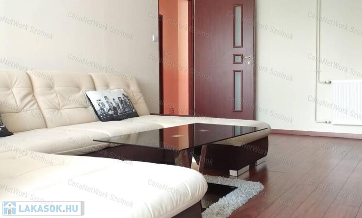 Kiadó Szolnokon belvárosi jó állapotú lakás!                                 