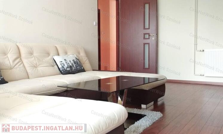 Kiadó Szolnokon belvárosi jó állapotú lakás!                                 