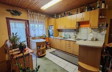 Eladó családi ház