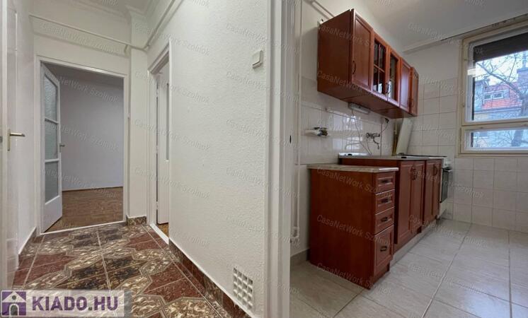 Szolnok belvárosában a Szántó krt-on 1+1 félszobás 43m2-es lakás kiadó                                 