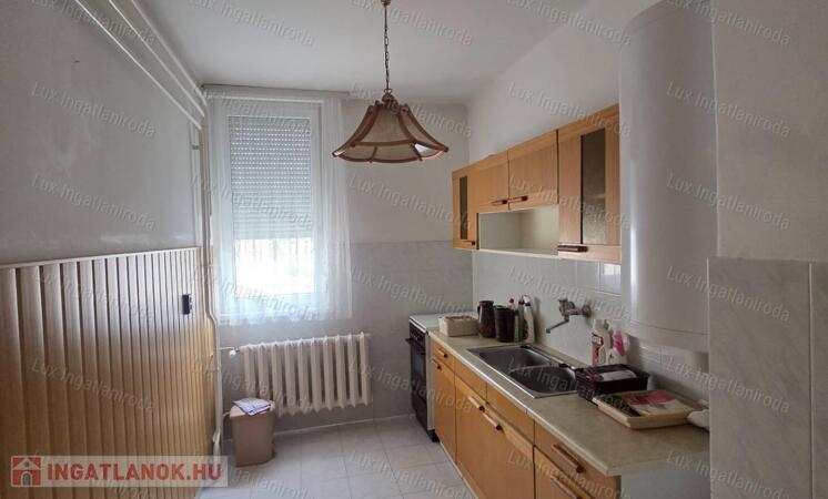 ÁRCSÖKKENTÉS! Eladó 53 m²-es lakás nagy erkéllyel Oroszlányban!