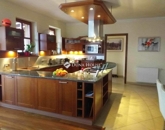 Eladó családi ház Halásztelek 195 000 000 Ft