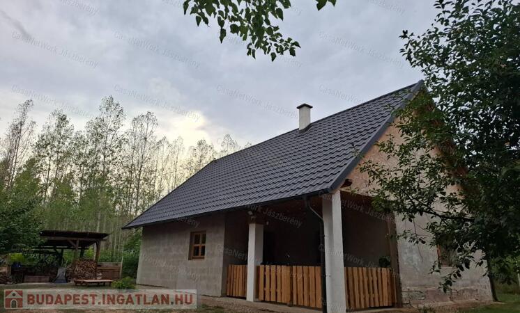 Jászberényben eladó, egy 2700 nm-es telken lévő, 70 nm családi ház!                                 