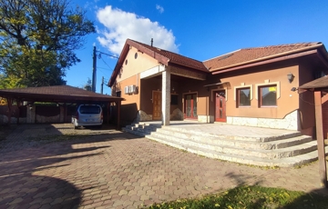 Eladó családi ház