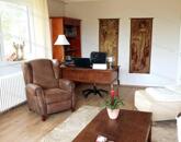 Eladó településközponti, kivételes adottságú családi ház Alsóörsön