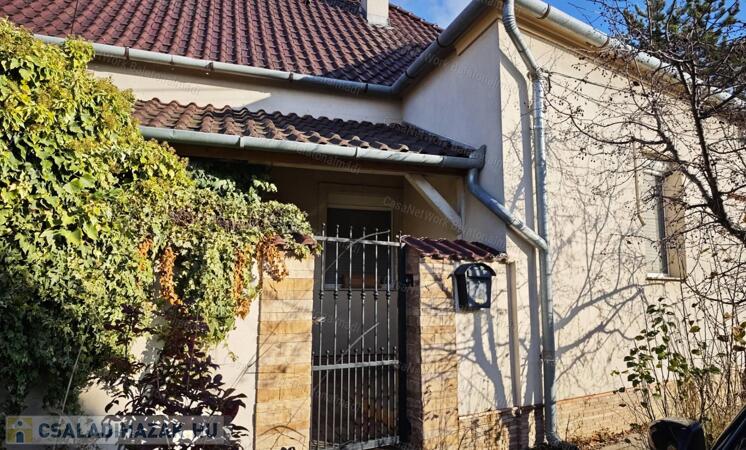 Eladó családi ház műhellyel                                 