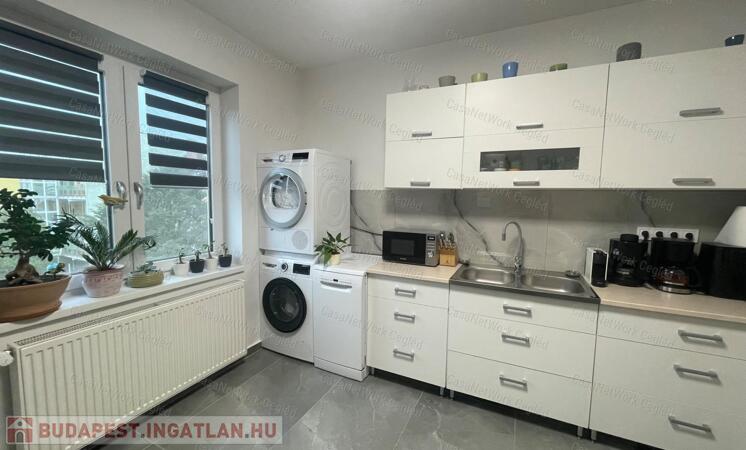 5+1 szobás, nagy teraszos, belső kétszintes, felújított lakás eladó!                                 