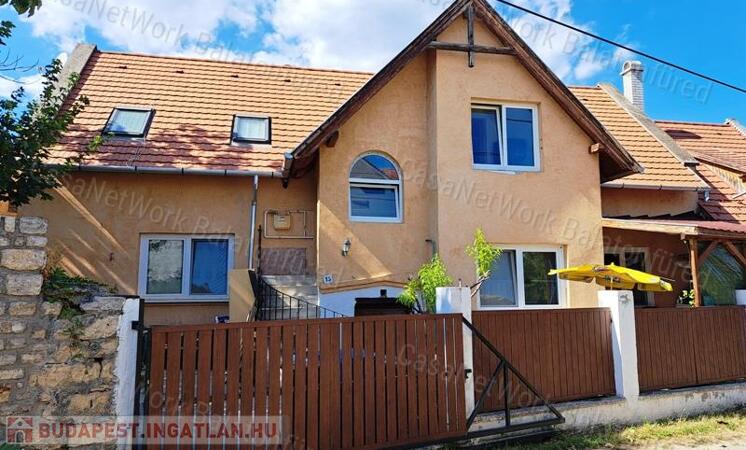 Két különálló lakással -eladó CSALÁDI HÁZ BALATONFÜREDEN                                 