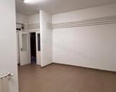 Csendes helyen, zárt parkolóval