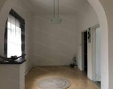 Eladó családi ház műhellyel