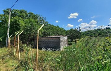 Eladó telek/földterület