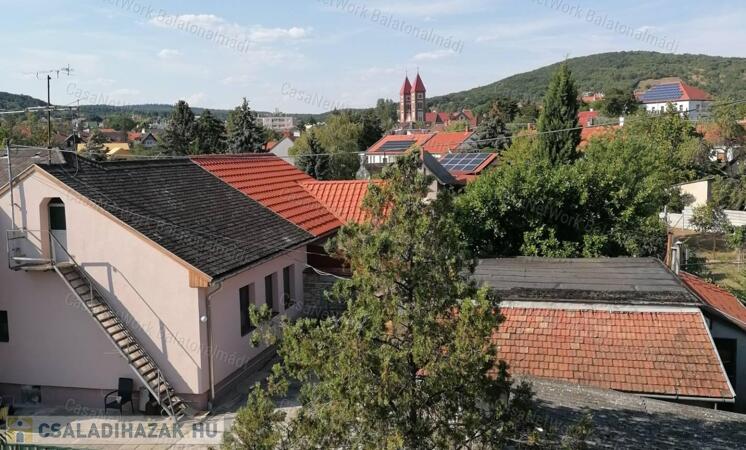 Belvárosi tip-top ház!                                 