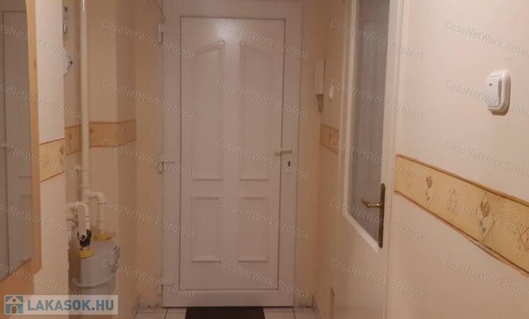 Eladó Szolnok belvárosi garzonlakás!                                 