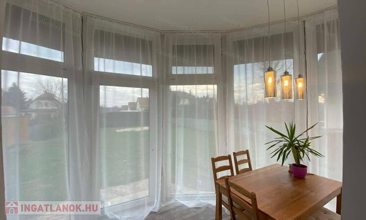 Szolnokon az Üdülősoron 2 szobás családi ház eladó!