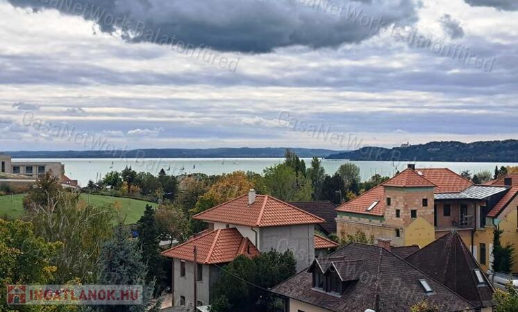 Panorámás, part közeli - Eladó LAKÁS BALATONFÜREDEN