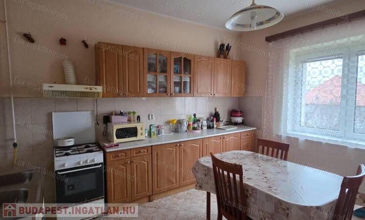 Eladó családi ház Oroszlány kedvelt részén, a Borbála városrészben!                                 