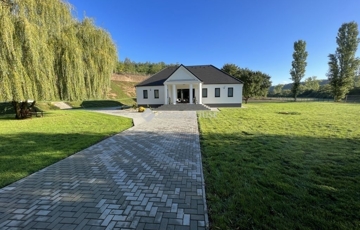 Eladó családi ház