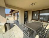 Panorámás luxusotthon zöld oázissal