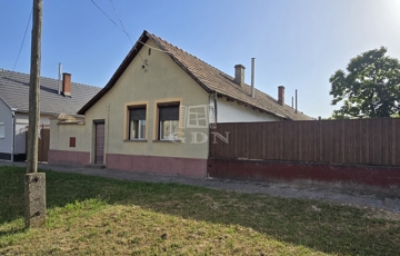 Eladó családi ház