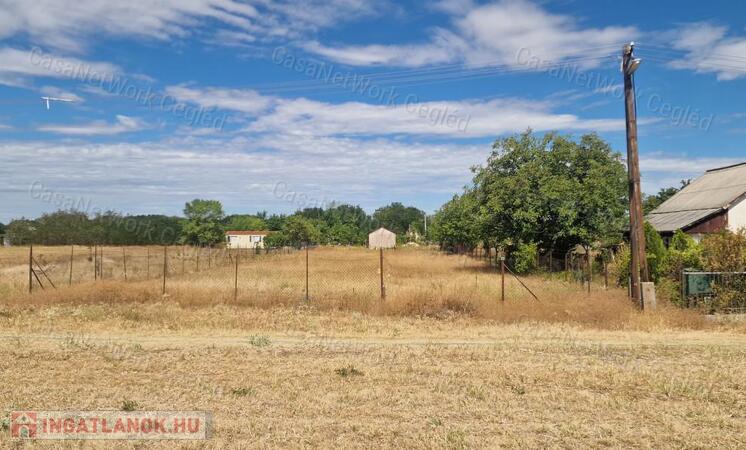 Törtelen, a Gerje-parton eladó 1497 m²-es zártkerti telek!