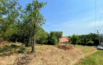 Eladó telek/földterület