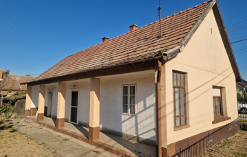 Eladó családi ház