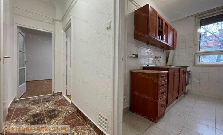 Szolnok belvárosában a Szántó krt-on 1+1 félszobás 43m2-es lakás kiadó                                 