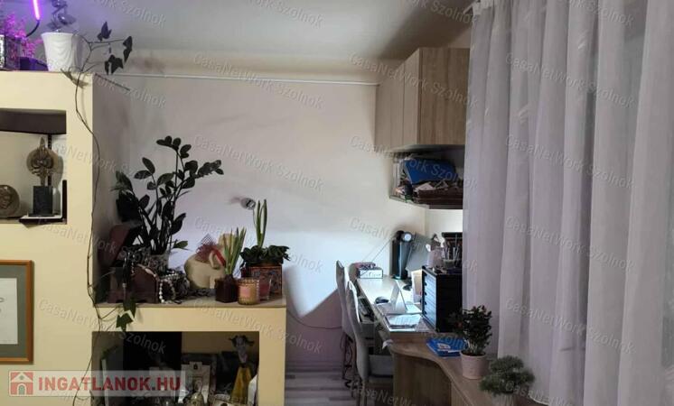 Eladó lakás csendes központi helyen Martfűn