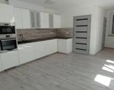 Újszerű, nívós családi házban a központban