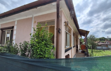 Eladó családi ház