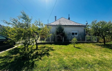 Eladó családi ház