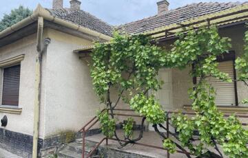 Eladó családi ház