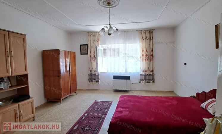 Bokodon eladó 1842 m²-es telek, 84 m²-es házzal és melléképületekkel