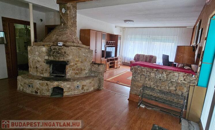 Eladó családi ház Oroszlány ritkán kínált, keresett utcájában!                                 