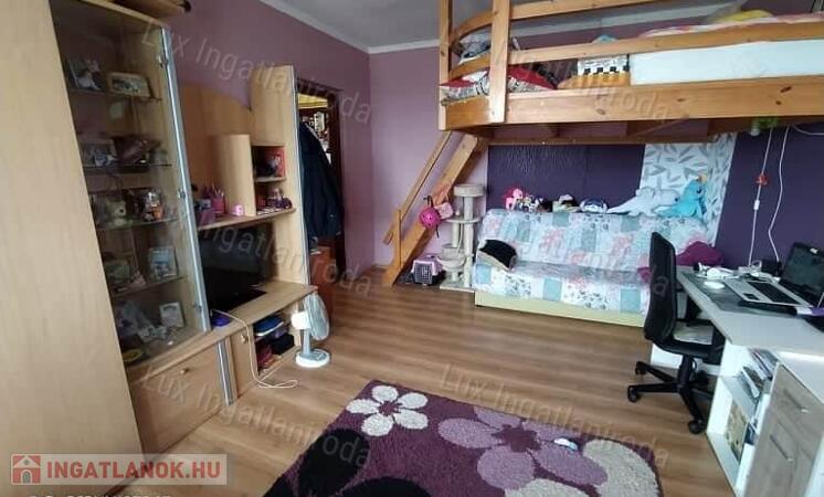 Eladó 9. emeleti, 1,5 szobás lakás egy 10 emeletes társasházban!