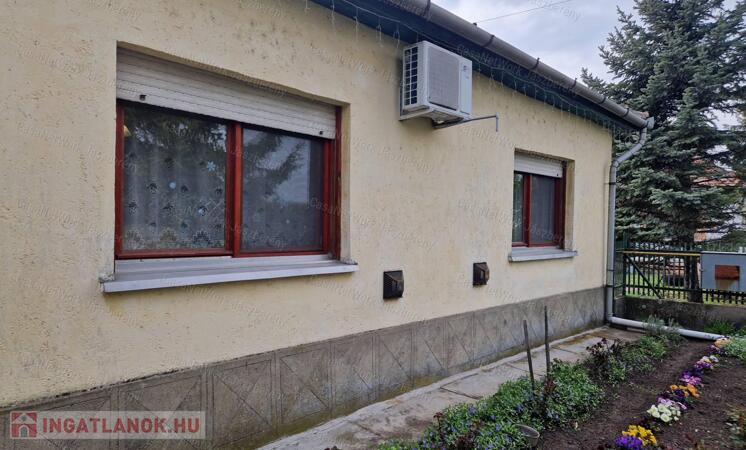 Hevesvezekényen, jó állapotú, 91 nm-es, 3 szobás családi ház eladó