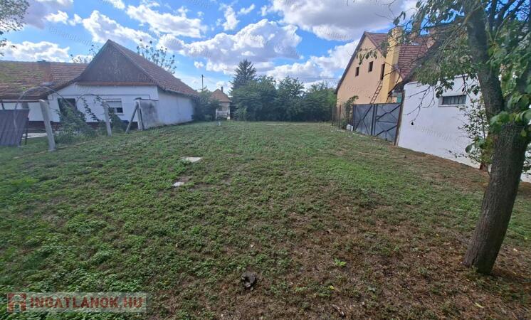 Szarvasi építési telek közel a belvároshoz eladó