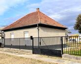 Részben felújított, azonnal költözhető családi ház!