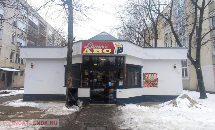 Eladó felújított üzlethelyiség Szolnokon, a Tallinn városrészben