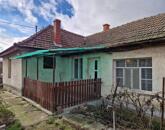 Hevesvezekényen, 95 nm-es, 3 szobás, felújítandó családi ház eladó