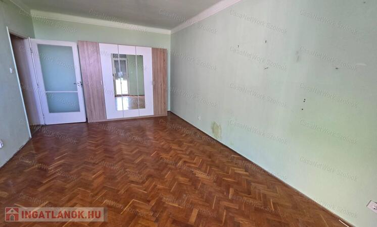 eladó téglalakás, Szolnok, Szántó körút