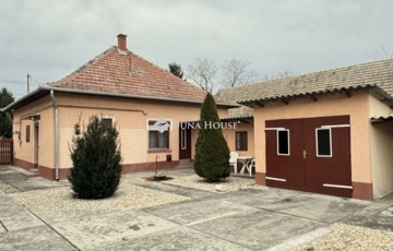 Eladó családi ház