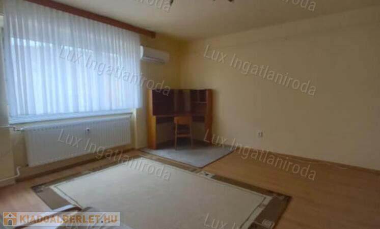 Tatabányán az Álmos V. úton kiadó egy  54 nm-es,  téglalakás!                                 