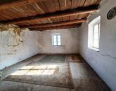 Nagyméretű épülettel, erdőszéli GAZDASÁGI ÉPÜLET KÁPTALANTÓTIBAN