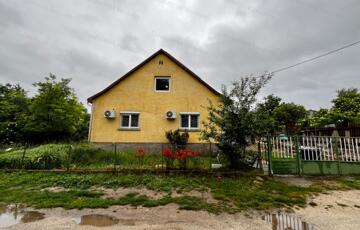 Eladó családi ház