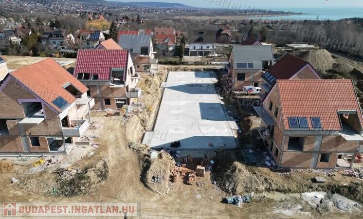 A nyugalom szigete - eladó új építésű ikerház villák Balatonfüreden                                 